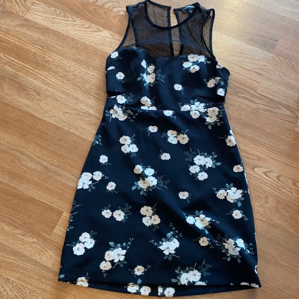 NEW Black Express floral dress w/lace detailing